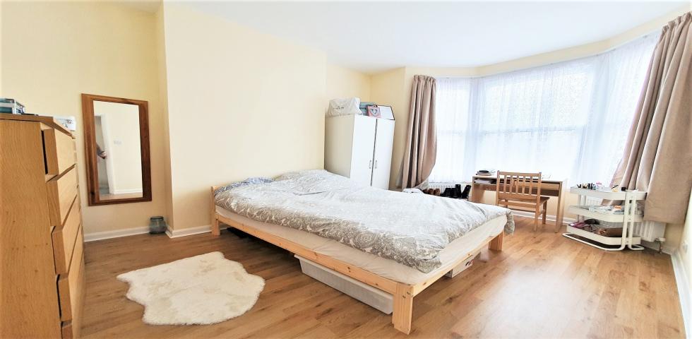 			3 Bedroom, 1 bath, 1 reception Flat			 Compton Road, KENSAL GREEN